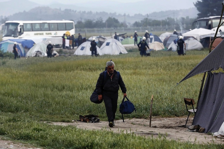 Han sido desalojados más de 8.000 refugiados. (Yannis KOLESIDIS / AFP)