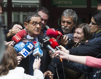 Mario Fernández, expresidente de Kutxabank, a las puertas de los juzgados de Bilbo. (Luis JAUREGIALTZO/ARGAZKI PRESS)