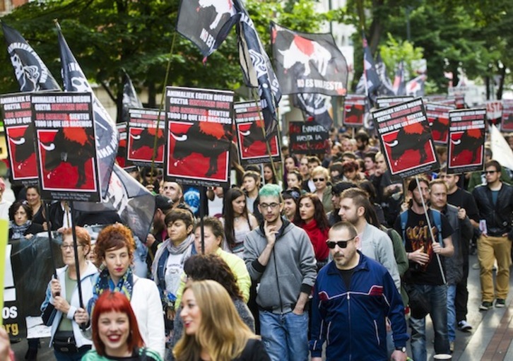 Imagen de la manifestación antitaurina de Bilbo. (Marisol RAMÍREZ/ARGAZKI PRESS)