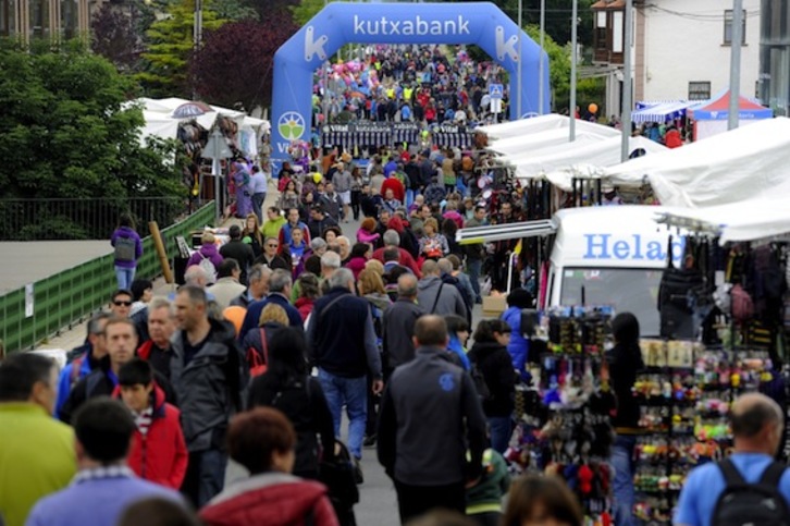 Jendetza bildu da Agurainen. (Juanan RUIZ/ARGAZKI PRESS)