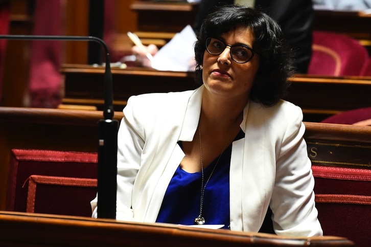 La ministra francesa de Trabajo, Myriam El Khomri, durante el debate. (Bertrand GUAY / AFP)