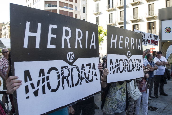Una protesta contra la Ley Mordaza en Iruñea. (Jagoba MANTEROLA/ARGAZKI PRESS)