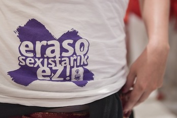 Los simbolos contra las agresiones sexistas proliferan por Iruñea. (Idoia ZABALETA/ARGAZKI PRESS)