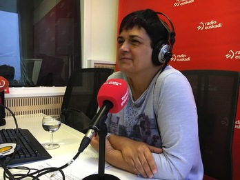 Marian Beitialarrangoitia, en los estudios de Radio Euskadi. (EH Bildu)