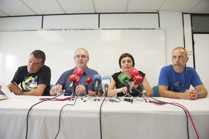 Joseba Villarreal, Adolfo Muñoz, Garbiñe Aranburu y Xabier Ugartemendia han comparecido para valorar la firma del acuerdo. (Juan Carlos RUIZ/ARGAZKI PRESS)