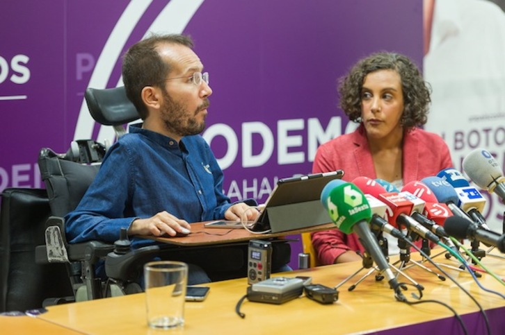 Pablo Echenique y Nagua Alba han dado a conocer los resultados de las primarias de Podemos Euskadi. (Juanan RUIZ / ARGAZKI PRESS)
