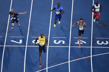 Bolt gana con autoridad por delante de De Grasse (calle 4) y Lemaitre (7). (ANTONIN THUILLIER / AFP)