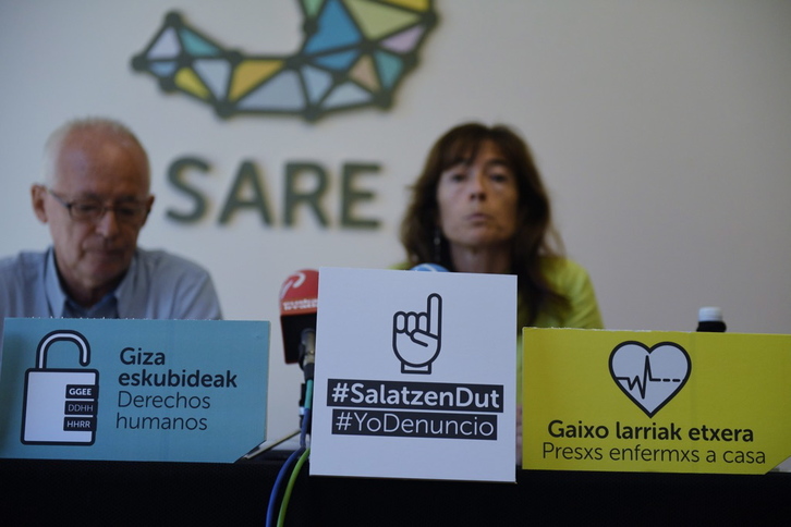 Arantza Aldezabal y Joseba Azkarraga han presentado la nueva dinámica de Sare ‘Yo denuncio’. (Gorka RUBIO / ARGAZKI PRESS)