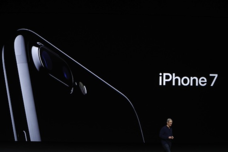 Tim Cook, en la presentación del nuevo iPhone 7. (Stephen LAM/AFP)