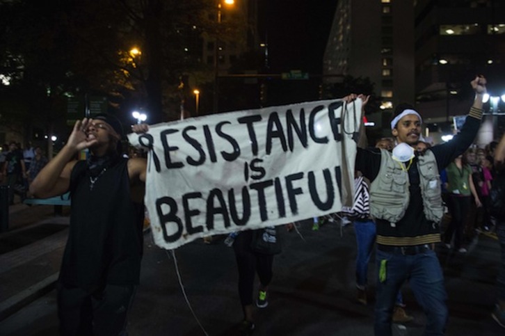 Manifestantes en las calles de Charlotte. (Nicholas KAMM/AFP)