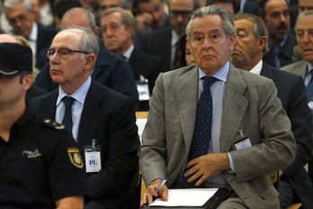 Rodrigo Rato y Miguel Blesa, en el banquillo de los acusados. (Sergio BARRENECHEA/AFP)
