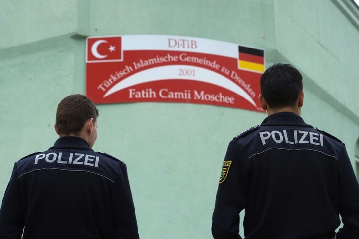 Uno de los artefactos ha estallado en una mezquita de Dresde. (Sebastian KANHERT / AFP)