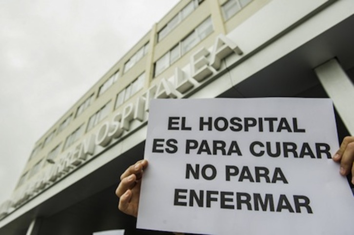 Imagen de las protestas que se realizaron a raíz de la privatización de las cocinas hospitalarias. (Lander ARROYABE/ARGAZKI PRESS)