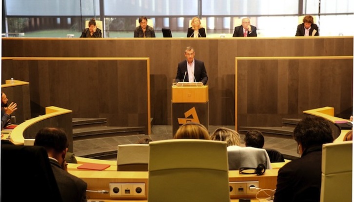 Markel Olano, durante su intervención este miércoles en las Juntas de Gipuzkoa. (gipuzkoaberri.net)