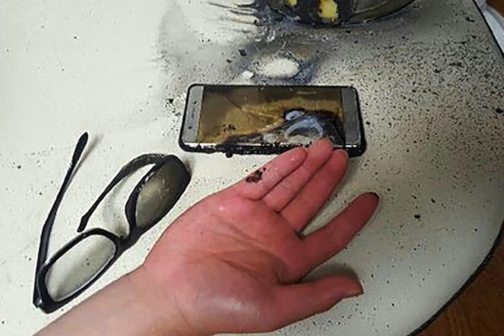 Un ejemplar del Samsung Galaxy Note 7, quemado. (AFP)