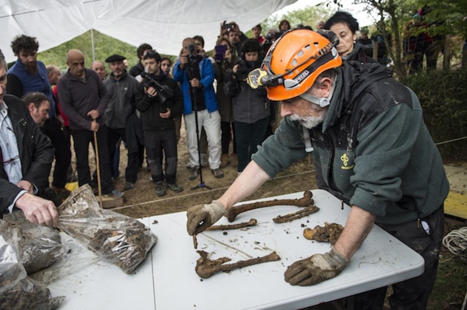Paco Etxeberria ha anunciado que han acabado la exhumación de la familia Sagardia-Goñi en la sima de Legarrea. (Jagoba MANTEROLA / ARGAZKI PRESS)