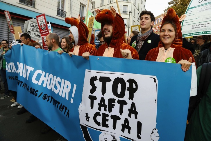 Protesta contra el CETA en París. (Francois GUILLOT / AFP)