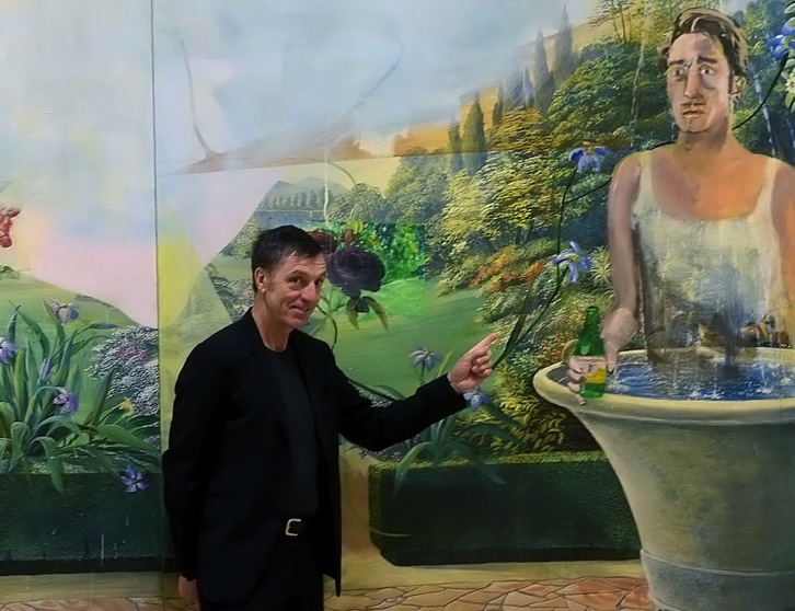 Albert Oehlen, frente a una de las obras que ha expuesto en el Guggenheim. (ARGAZKI PRESS)
