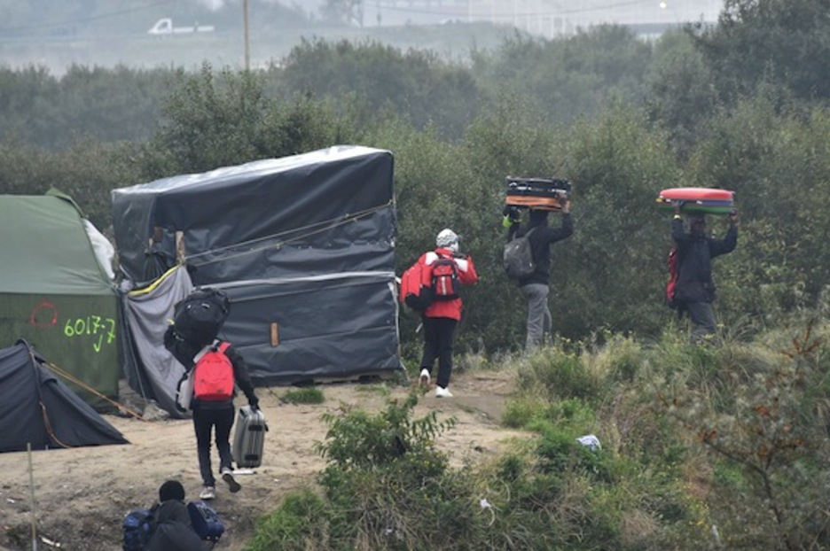La mayor parte de las personas de Calais provienen de la mayor parte Afganistán, Eritrea y Sudán. (Philippe HUGUEN/AFP)