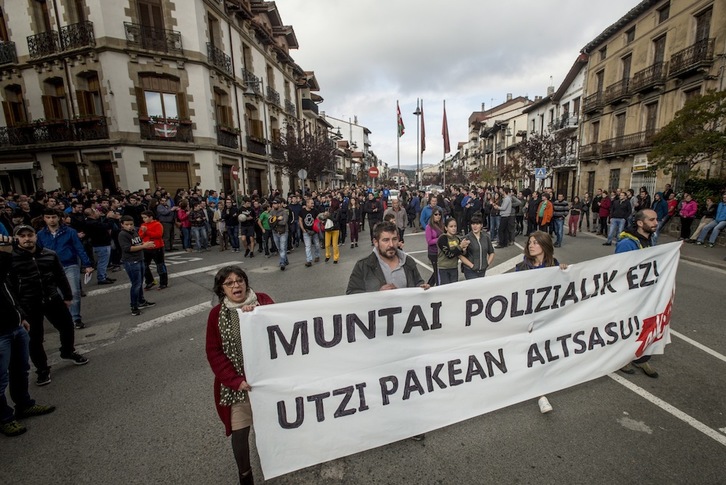 Movilización en Altsasu denunciando «un montaje policial». (Jaizki FONTANEDA / ARGAZKI PRESS)