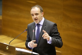 Javier Esparza, durante su intervención en el debate sobre el Estado de Nafarroa. (PARLAMENTO DE NAFARROA)