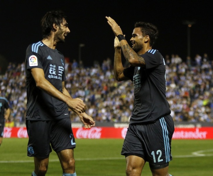 Carlos Martínez y William José celebran el primer gol. (LA OTRA FOTO)