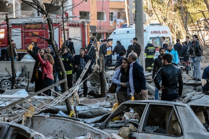 El ataque ha dejado al menos ocho muertos en Diyarbakir. (Ilyas AKENGIN/AFP) 