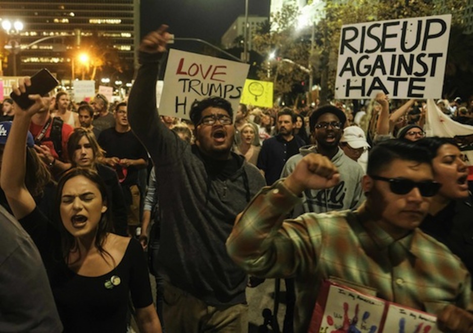 Manifestantes contra la elección del magnate en Los Ángeles. (Ringo CHIU/AFP)