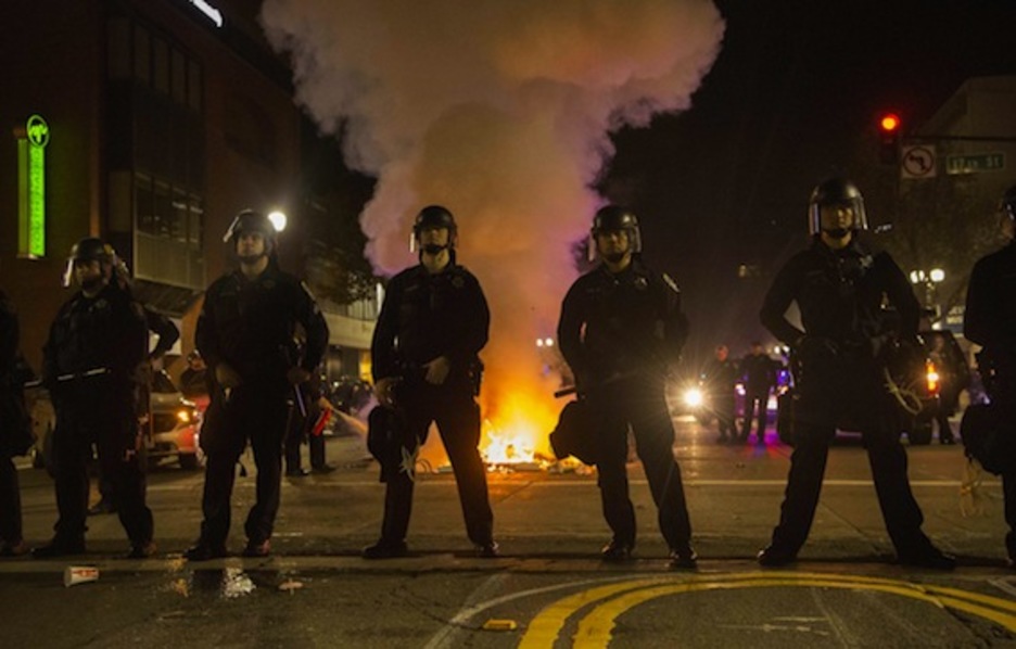 Cordón policial en Oakland. (Josh EDELSON/AFP)