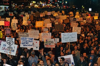 Protesta en Denver contra el presidente electo de EEUU. (Jason CONNOLLY/AFP)