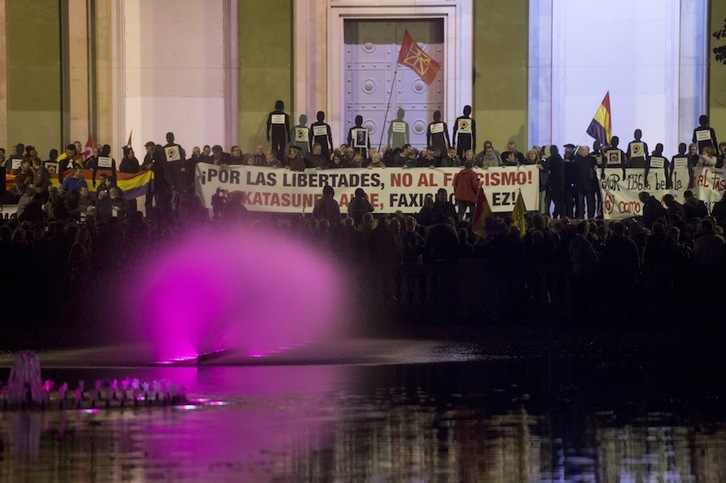 La marcha ha terminado frente al Monumento a Los Caídos. (Iñigo URIZ/ARGAZKI PRESS)