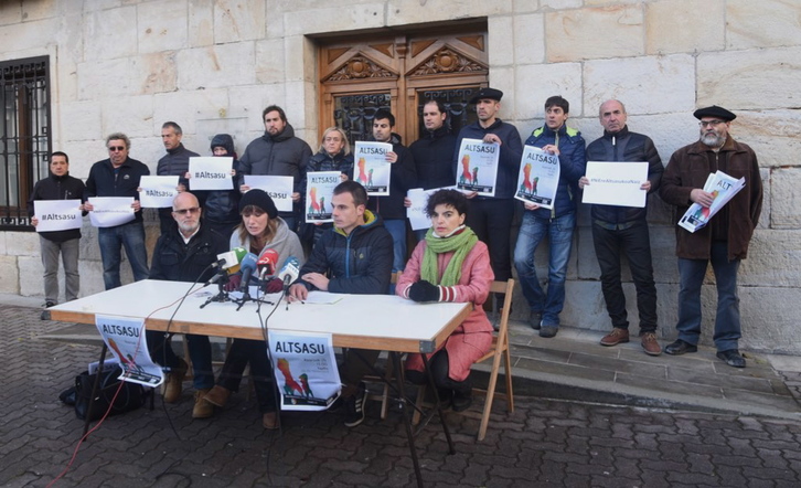 Los alcaldes de Sakana han mostrado su apoyo a Altsasu. (Andoni CANELLADA / ARGAZKI PRESS)