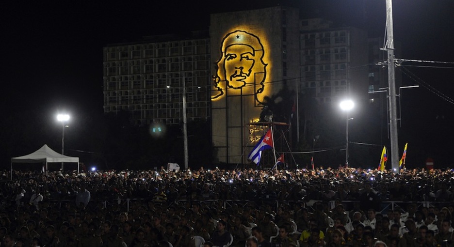 La Plaza de la Revolución repleta de ciudadanos. (Pedro PARDO / AFP)