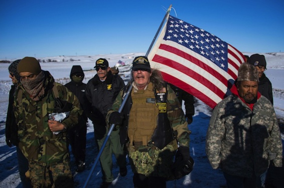 Veteranos de guerra viajaron a Dakota del Norte para apoyar las protestas. (Jim WATSON/AFP)