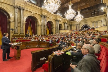 El vicepresidente económico, Oriol Junqueras, dirigiéndose al pleno. (Job VERMEULEN/PARLAMENT)