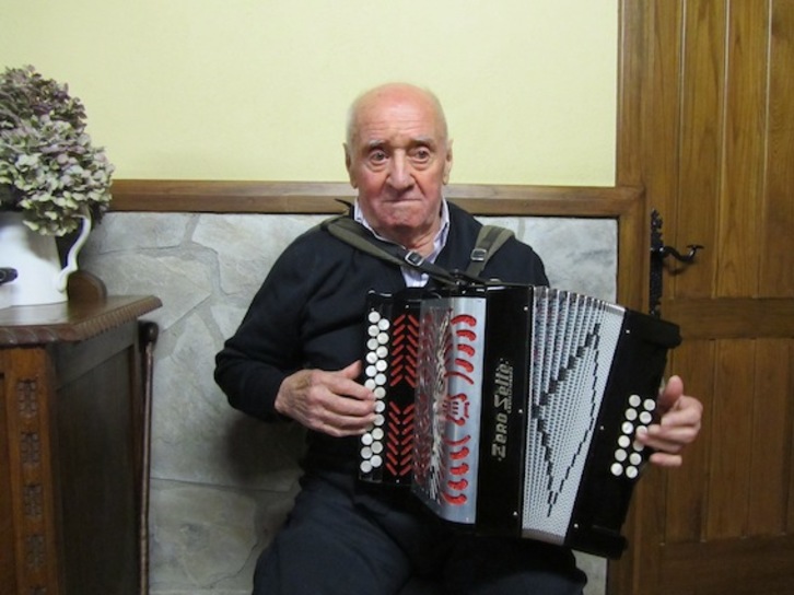 Bitoriano Loiola Iriondo ‘Ospas’ trikitilaria.