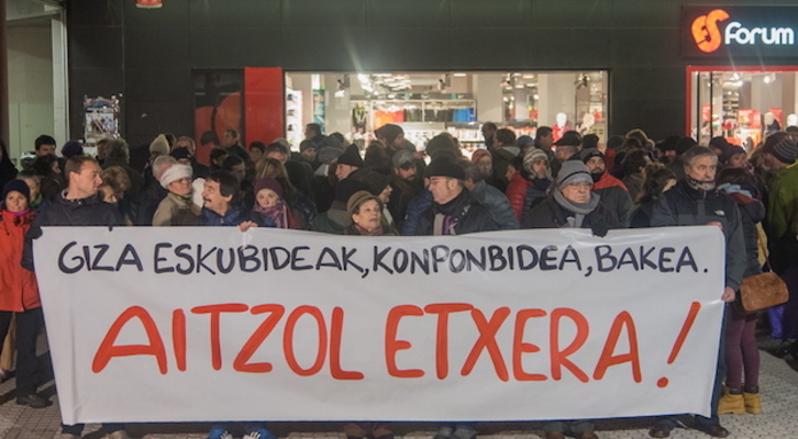 Concentración en Errenteria para denunciar la situación de Aitzol Gogorza. (Andoni CANELLADA / ARGAZKI PRESS)