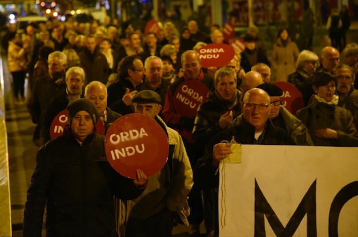 Manifestación de la plataforma Ordaindu en Arrasate. (Andoni CANELLADA/ARGAZKI PRESS)
