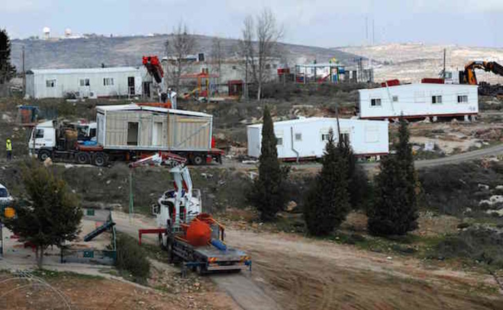 Viviendas prefrabricadas de colonos israelíes. (THOMAS COEX / AFP) 