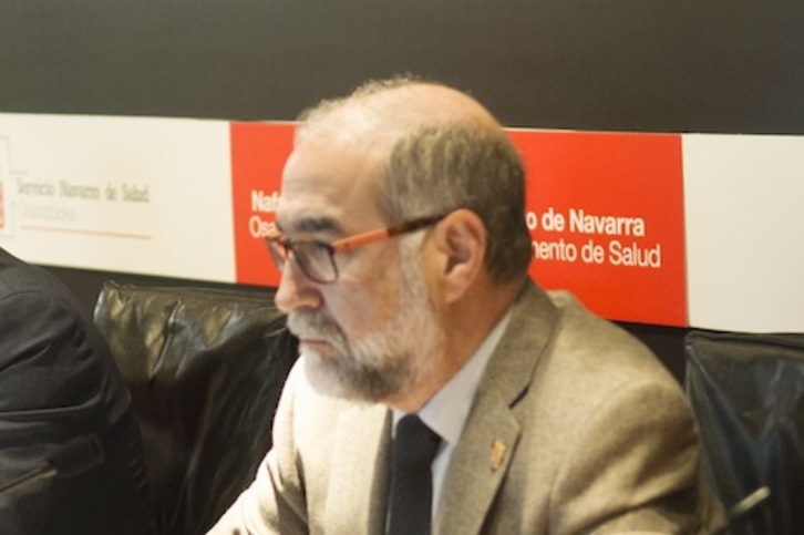 El consejero Domínguez ha explicado la situación en Osasunbidea en relación al cáncer de colon y las colonoscopias. (Jagoba MANTEROLA/ARGAZKI PRESS)