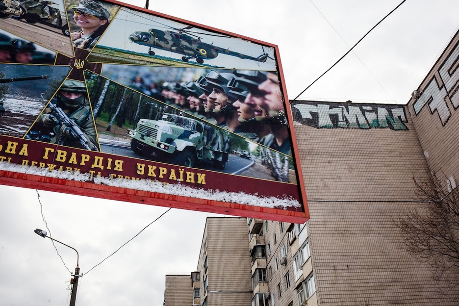 Cartel de movilización a las fuerzas armadas ucranianas. La propaganda militar está bastante presente en las calles ucranianas.  (Juan TEIXEIRA)