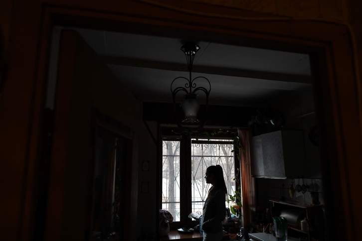 La moscovita Alexandra Glebova, de 26 años, sufrió años de malos tratos por parte de su padre. (Kirill KUDRYAVTSEV/AFP)