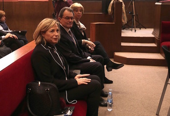 Joana Ortega, Artur Mas e Irene Rigau, en el banquillo de los acusados al inicio del juicio. (POOL EFE)