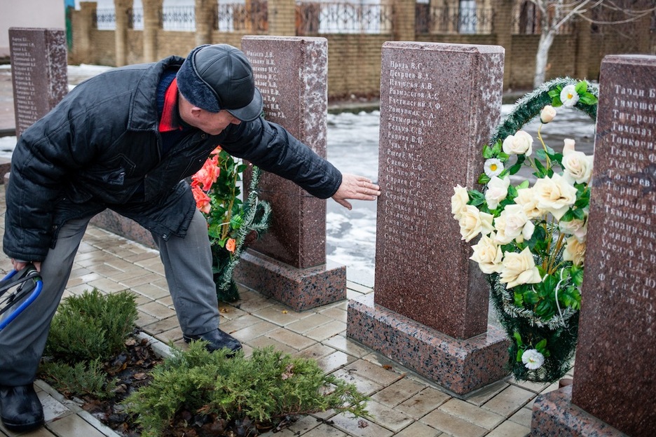 Un monumento a los caídos durante la guerra en Donetsk. (Juan TEIXEIRA)
