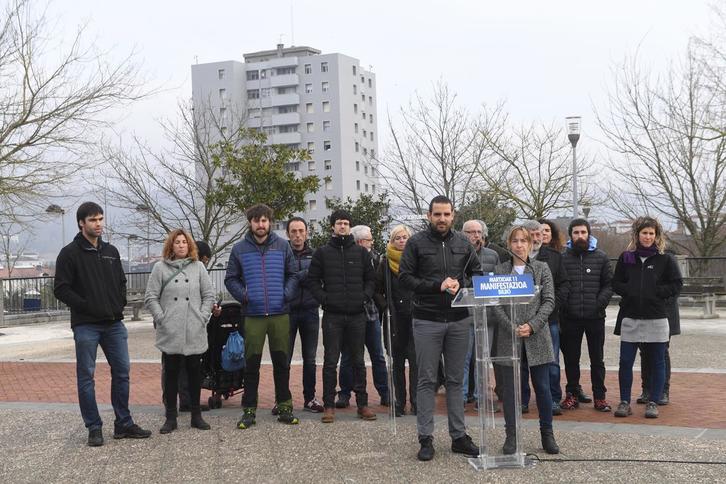 Ciudadanos vascos que han padecido torturas, en rueda de prensa. (Jon URBE/ARGAZKI PRESS)