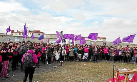 Euskal Herria: Una multitud exige "respeto a los derechos" de presos y exiliados. [vídeo] - Página 3 0212_eh_BILGUNE