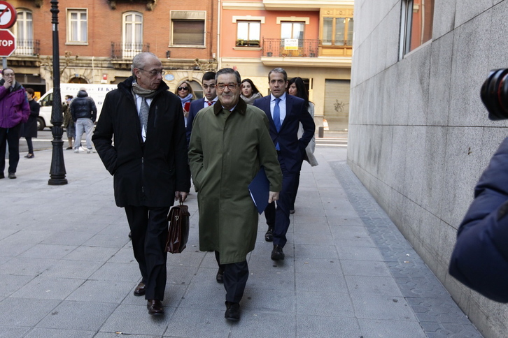 Mario Fernández a su llegada a los juzgados. (Aritz LOIOLA / ARGAZKI PRESS)