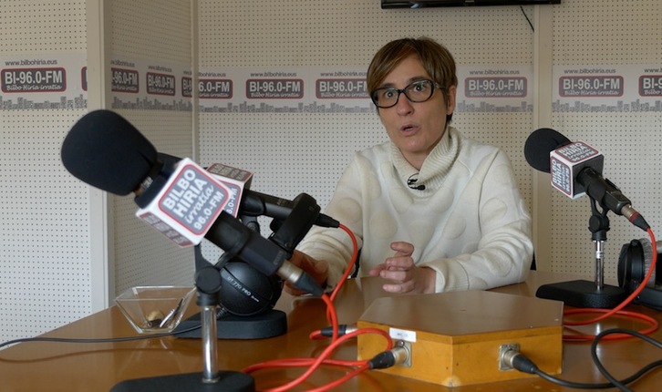 Ane Zabala, Bilbo Hiria Irratiko estudioan. (Gotzon ARANBURU)