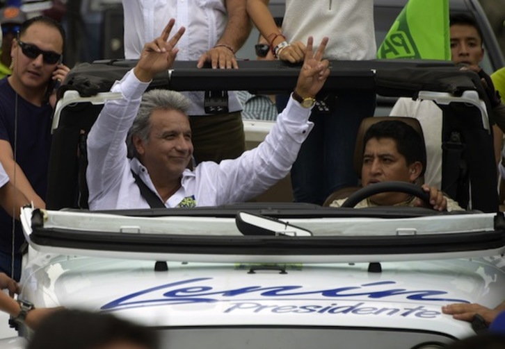 Lenín Moreno fue, con amplio margen, el candidato más votado, pero no ha podido evitar la segunda vuelta. (Rodrigo BUENDÍA/AFP)