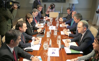 Reunión celebrada en Madrid para sellar el acuerdo para la entrada del TAV en Bilbo, Donostia y Gasteiz. (@arantxa_tapia)